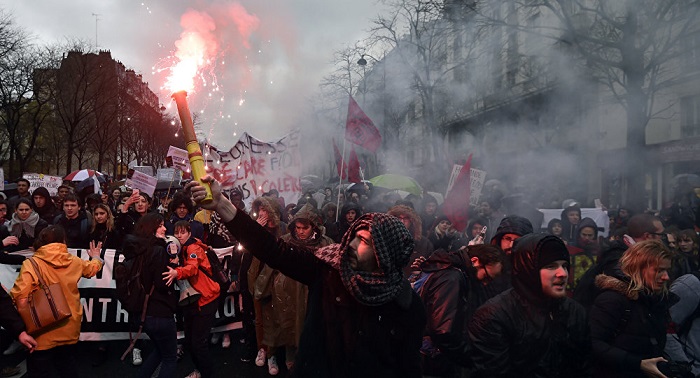 78 policiers blessés lors des manifestations en France